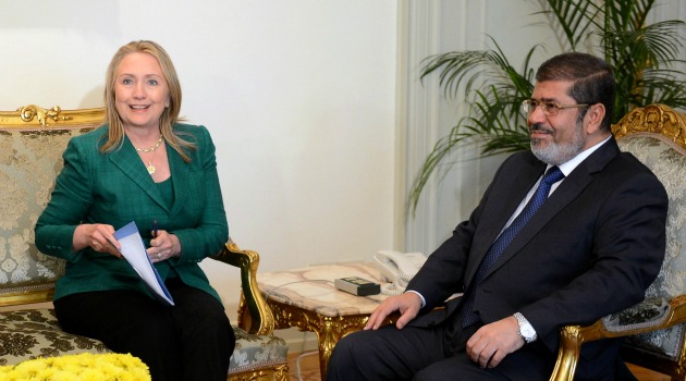 Top News: Clinton Meets Morsi, Seeking Israel-Gaza Truce In Cairo