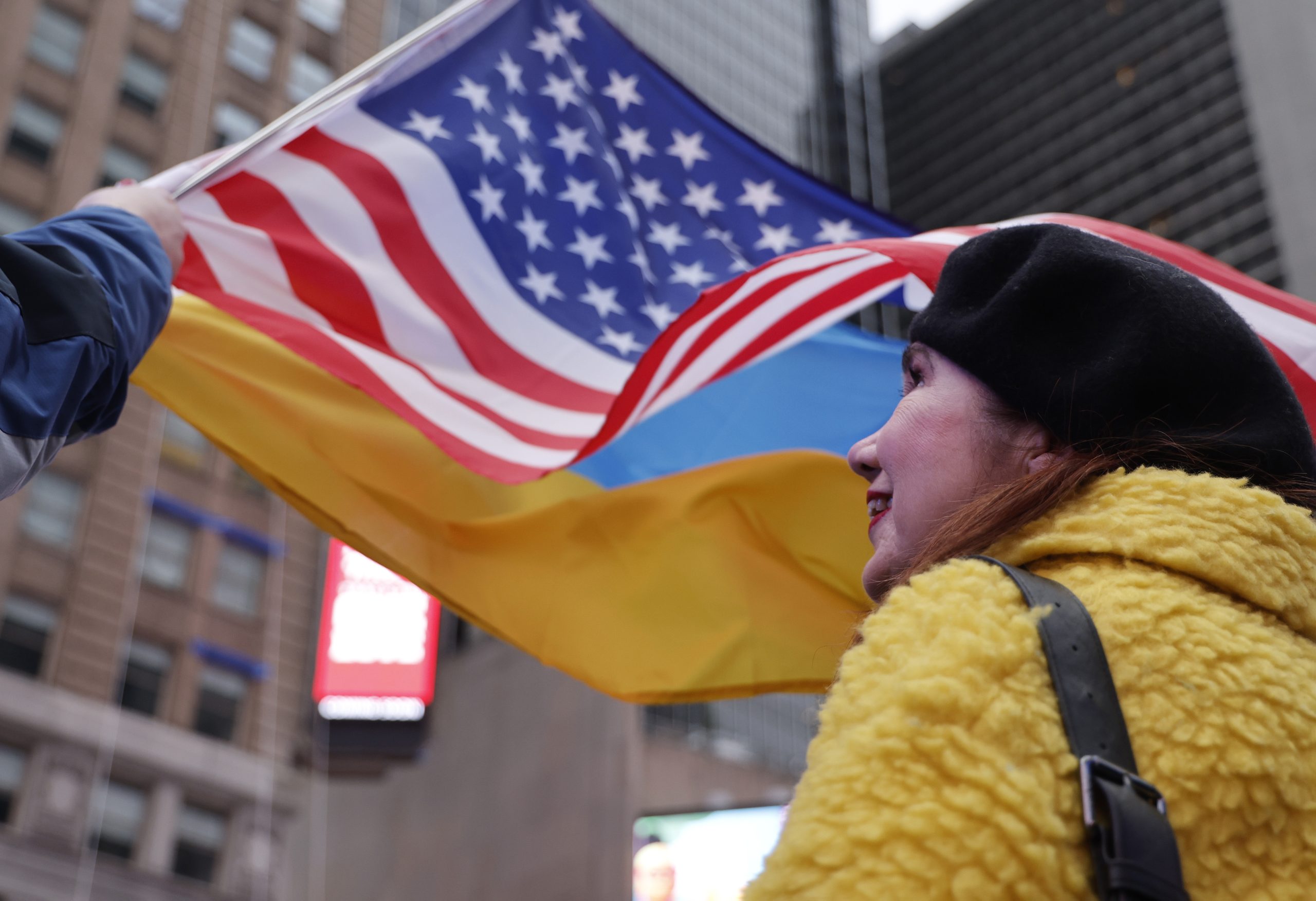 USA: NY Jets wore Ukraine flags on their helmets today, and as you